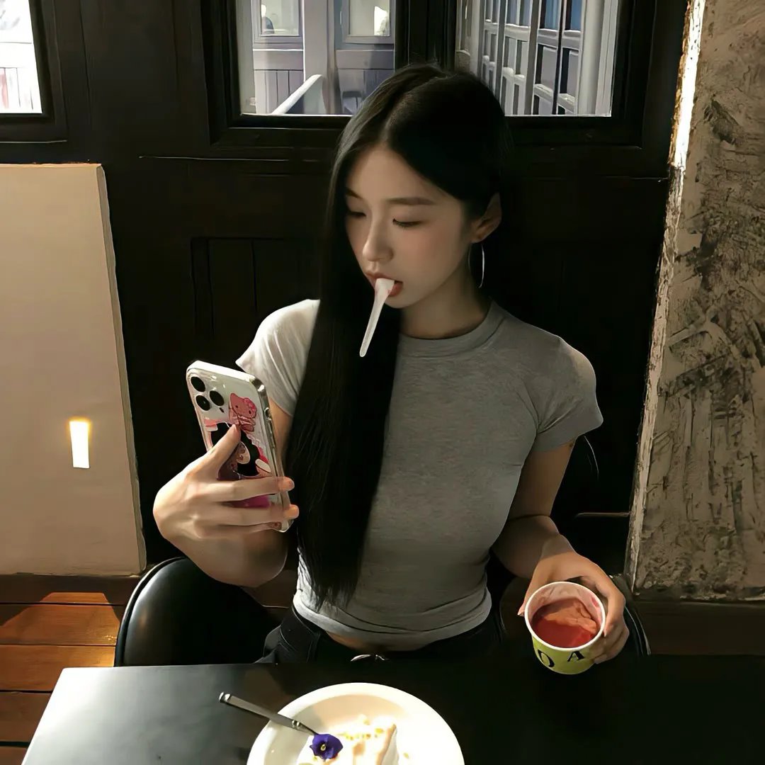 潇洒佳人淡淡妆